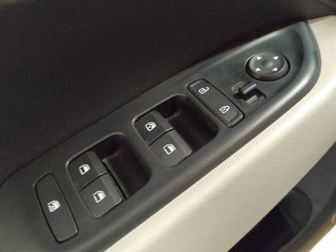 Used 2025 Hyundai Venue SEL FWD image 27