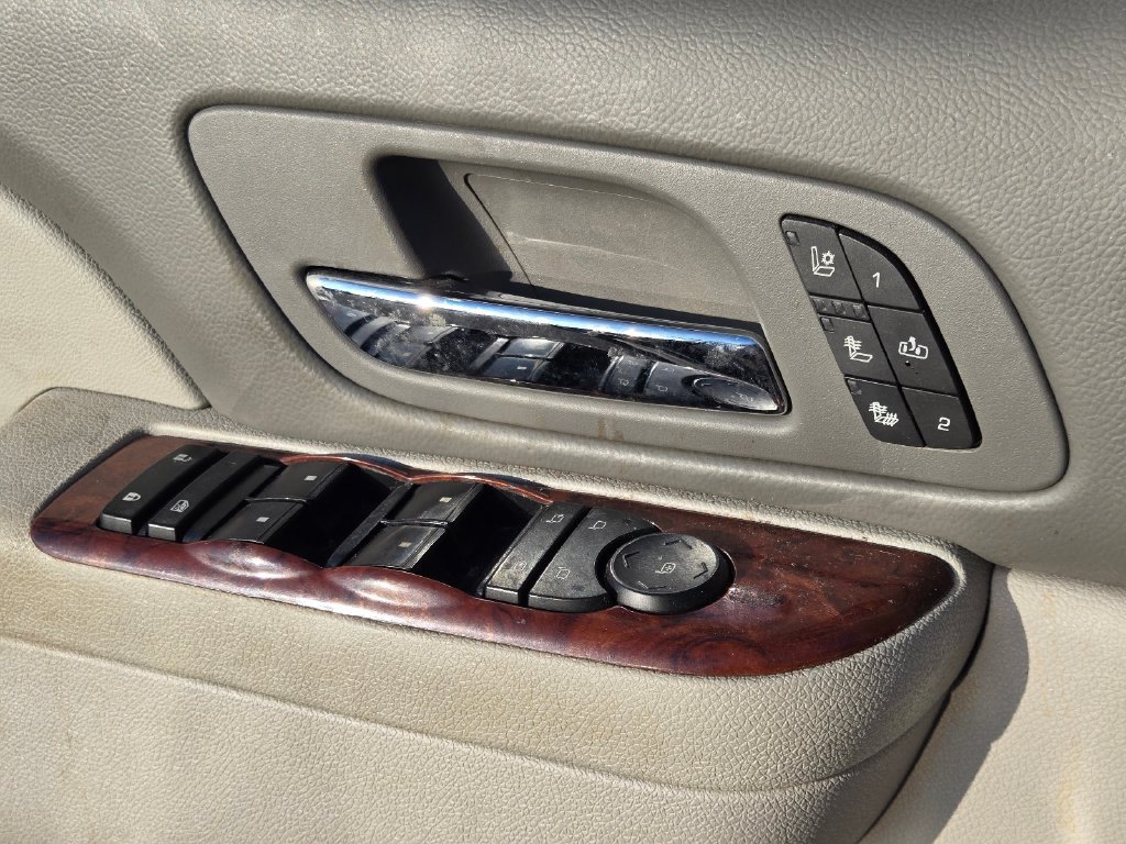 Used 2013 Chevrolet Tahoe LT w/ Luxury Package RWD image 21
