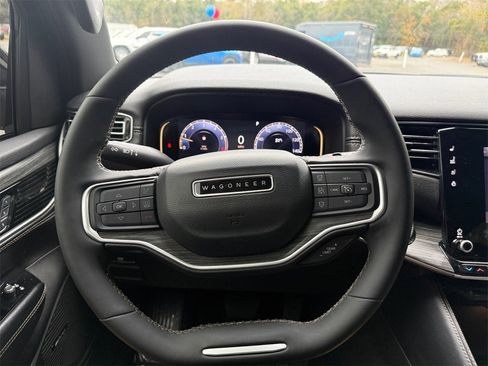 Used 2024 Jeep Wagoneer Series II w/ Flexible Seating Group image 20