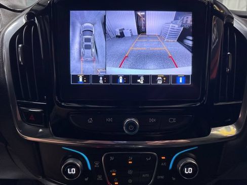 Used 2023 Chevrolet Traverse RS FWD image 12