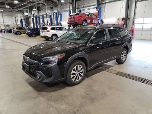 Used 2025 Subaru Outback Premium AWD/4WD image 3
