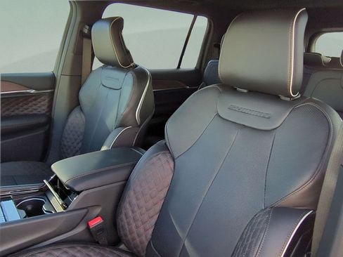New 2025 Jeep Grand Cherokee L Summit w/ MOPAR Finishing Package AWD/4WD image 14