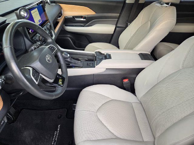 Certified 2025 Toyota Grand Highlander FWD image 11