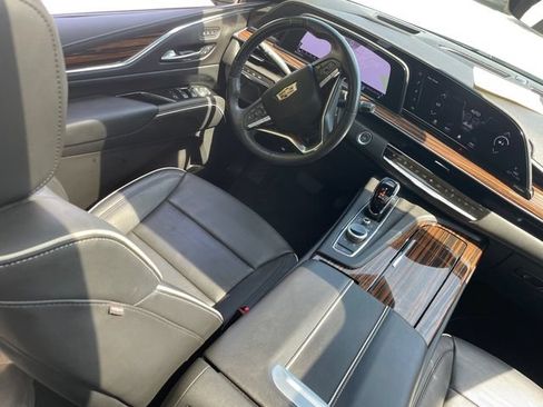 Certified 2024 Cadillac Escalade ESV Premium Luxury AWD/4WD image 26
