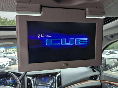 Used 2018 Cadillac Escalade Premium Luxury AWD/4WD image 19