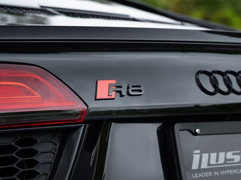 Used 2018 Audi R8 V10 image 21