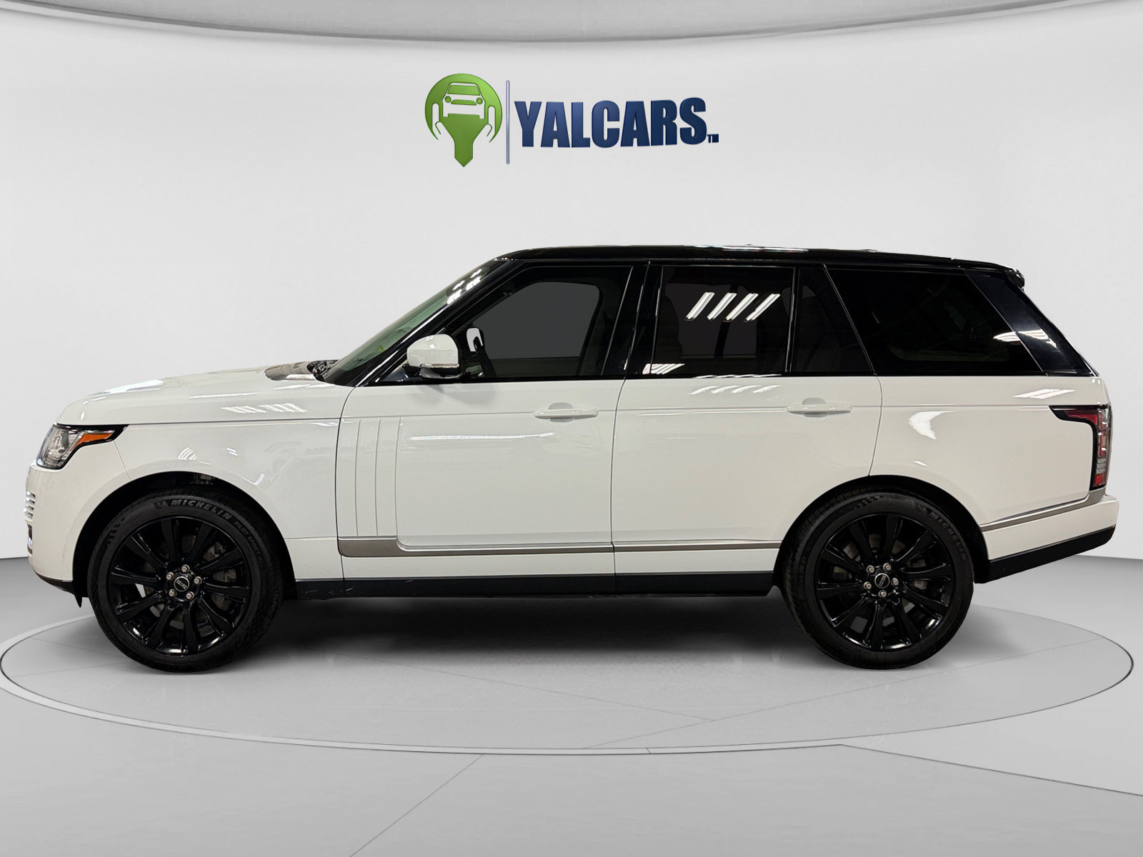 Used 2015 Land Rover Range Rover Supercharged AWD/4WD image 2