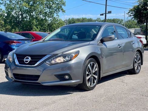 Used 2016 Nissan Altima 2.5 SR w/ LED Appearance Package FWD image 1