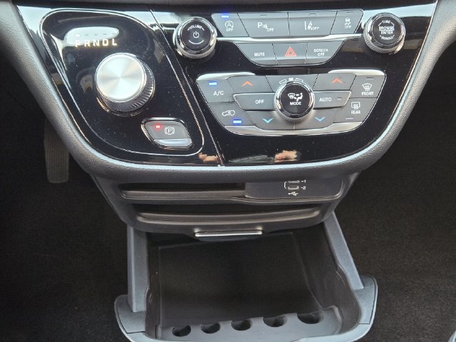 New 2027 Chrysler Pacifica Select FWD image 14