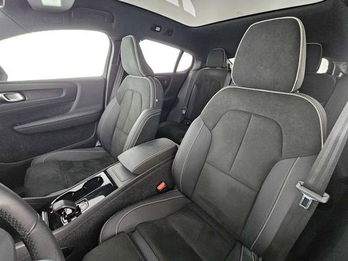 Used 2023 Volvo C40 P8 Recharge Ultimate image 22