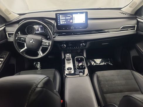 Used 2025 Mitsubishi Outlander SE image 23