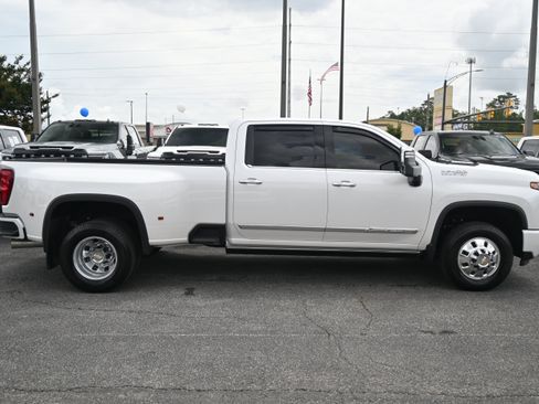 Used 2025 Chevrolet Silverado 3500 High Country w/ High Country Premium Package AWD/4WD image 11