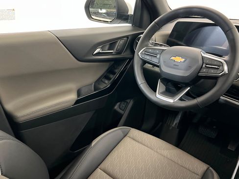 New 2027 Chevrolet Equinox LT w/ Convenience Package II AWD/4WD image 12