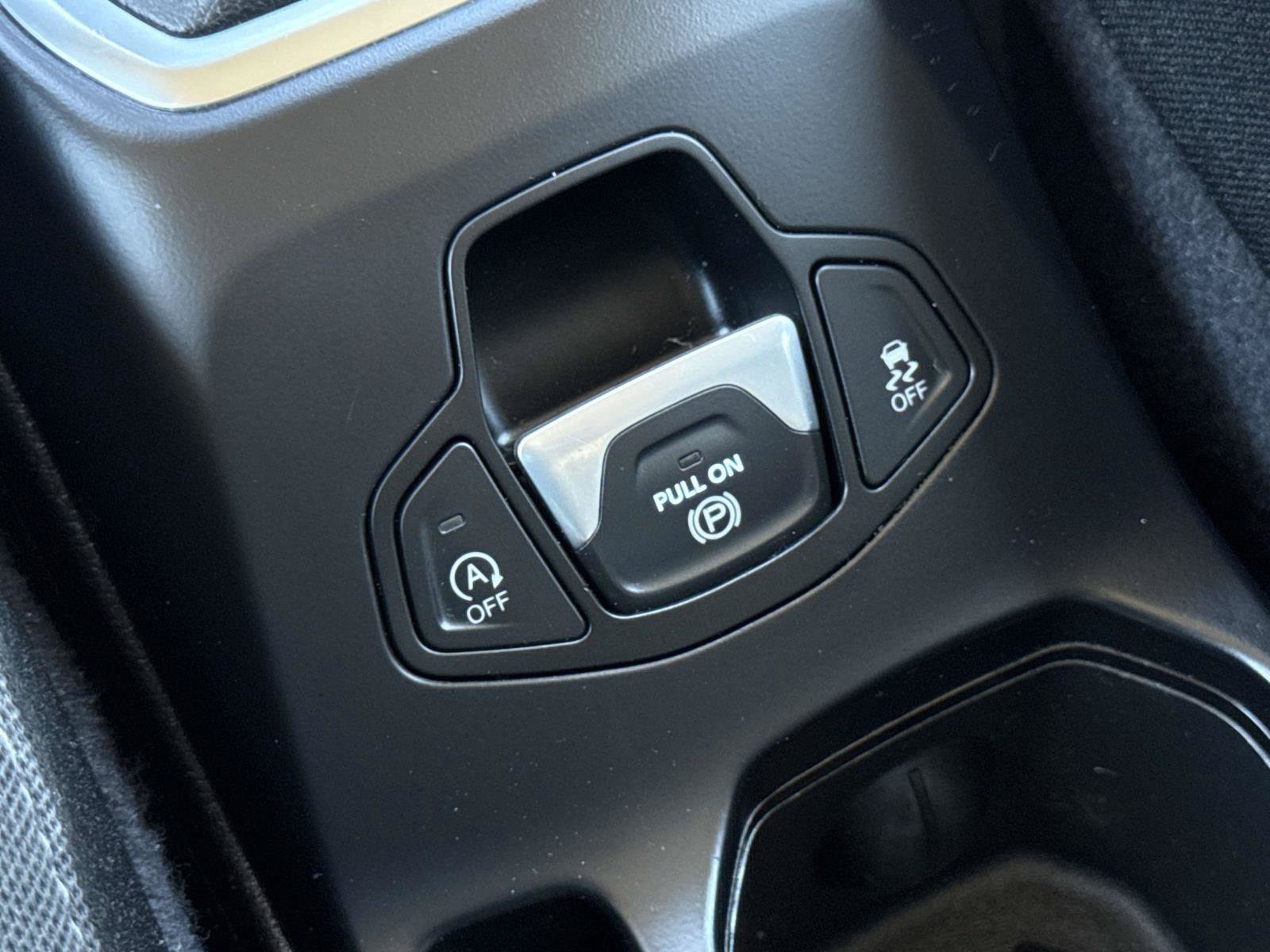 Certified 2023 Jeep Renegade Latitude AWD/4WD image 30