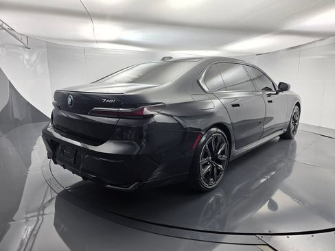Certified 2025 BMW 740i RWD image 4