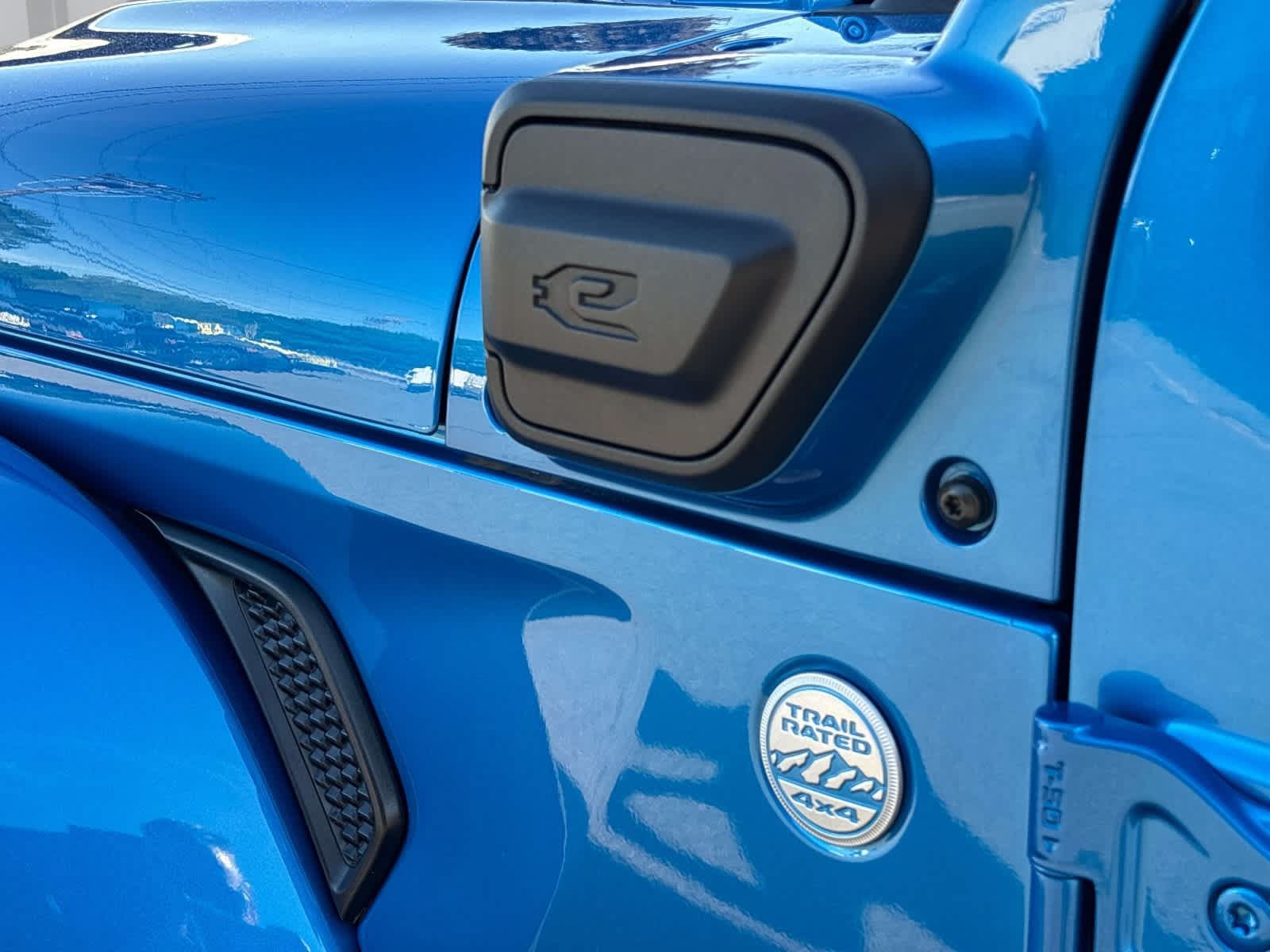 Used 2024 Jeep Wrangler Unlimited Sahara w/ Technology Group AWD/4WD image 9