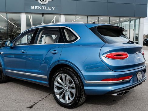 Used 2022 Bentley Bentayga image 9
