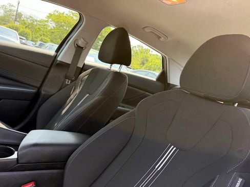 Used 2023 Hyundai Elantra SEL w/ Convenience Package FWD image 11