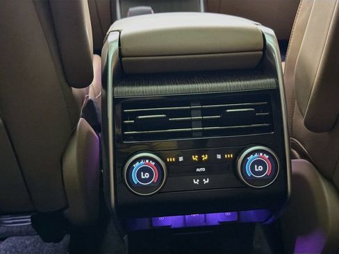 Certified 2025 Land Rover Range Rover SE AWD/4WD image 27