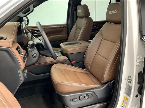 Used 2024 Chevrolet Tahoe High Country RWD image 7