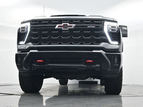 Used 2025 Chevrolet Silverado 2500 ZR2 w/ Technology Package image 30