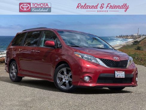 Used 2017 Toyota Sienna SE Premium FWD image 1