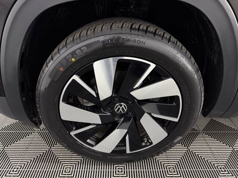 Used 2025 Volkswagen Atlas Cross Sport SE image 11