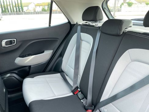 Used 2025 Hyundai Venue SEL image 40