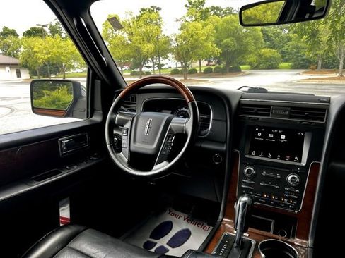 Used 2017 Lincoln Navigator L Select image 33