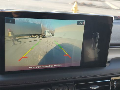 Used 2021 Lincoln Nautilus AWD image 19