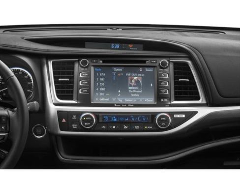 Used 2019 Toyota Highlander SE FWD image 10