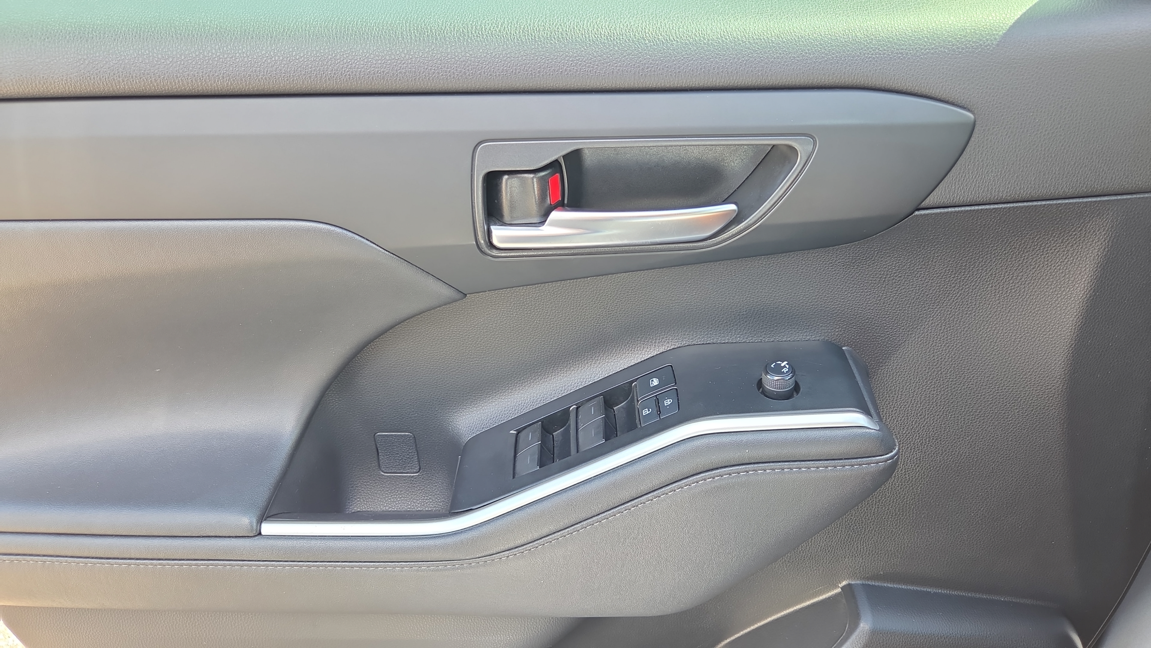Certified 2021 Toyota Highlander XLE FWD image 20