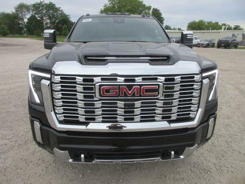 New 2026 GMC Sierra 3500 Denali w/ Denali Reserve Package AWD/4WD image 12