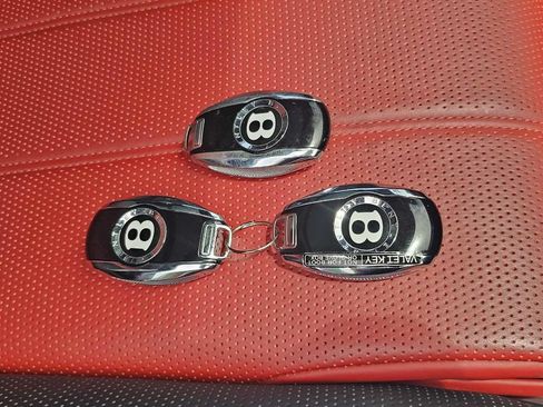 Used 2023 Bentley Bentayga AWD/4WD image 32