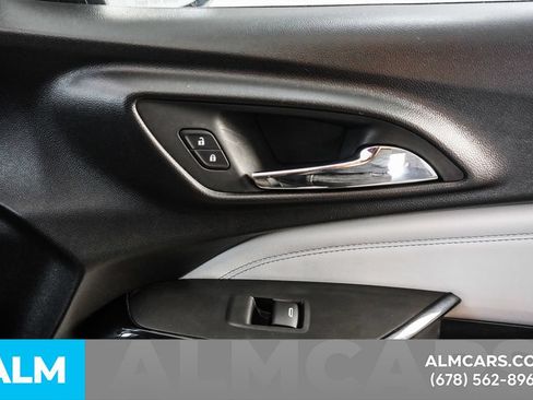 Used 2025 Chevrolet Trax LT FWD image 43