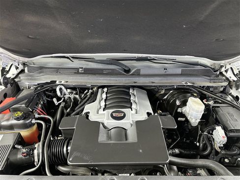 Used 2020 Cadillac Escalade Premium Luxury image 40