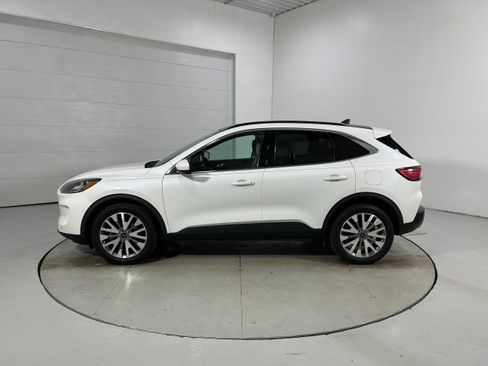 Used 2022 Ford Escape Titanium AWD/4WD image 21