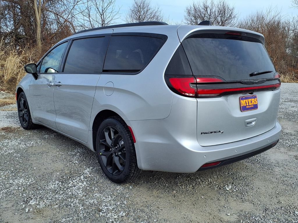 New 2026 Chrysler Pacifica Select w/ S Appearance Package FWD image 29
