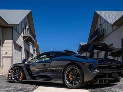 Used 2019 McLaren Senna RWD image 9