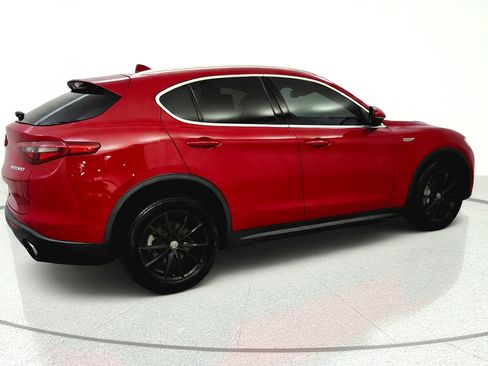 Used 2018 Alfa Romeo Stelvio AWD image 7