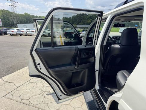 Used 2019 Toyota 4Runner Limited AWD/4WD image 8
