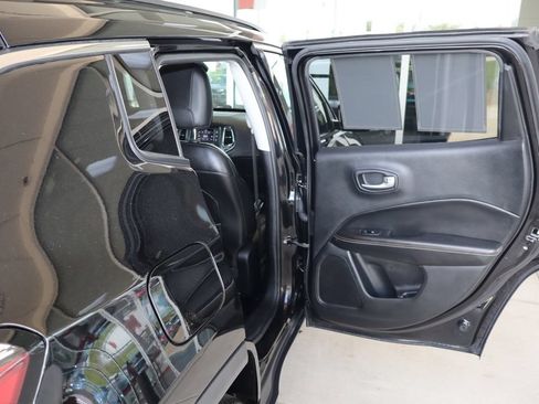 Used 2018 Jeep Compass Latitude AWD/4WD image 38