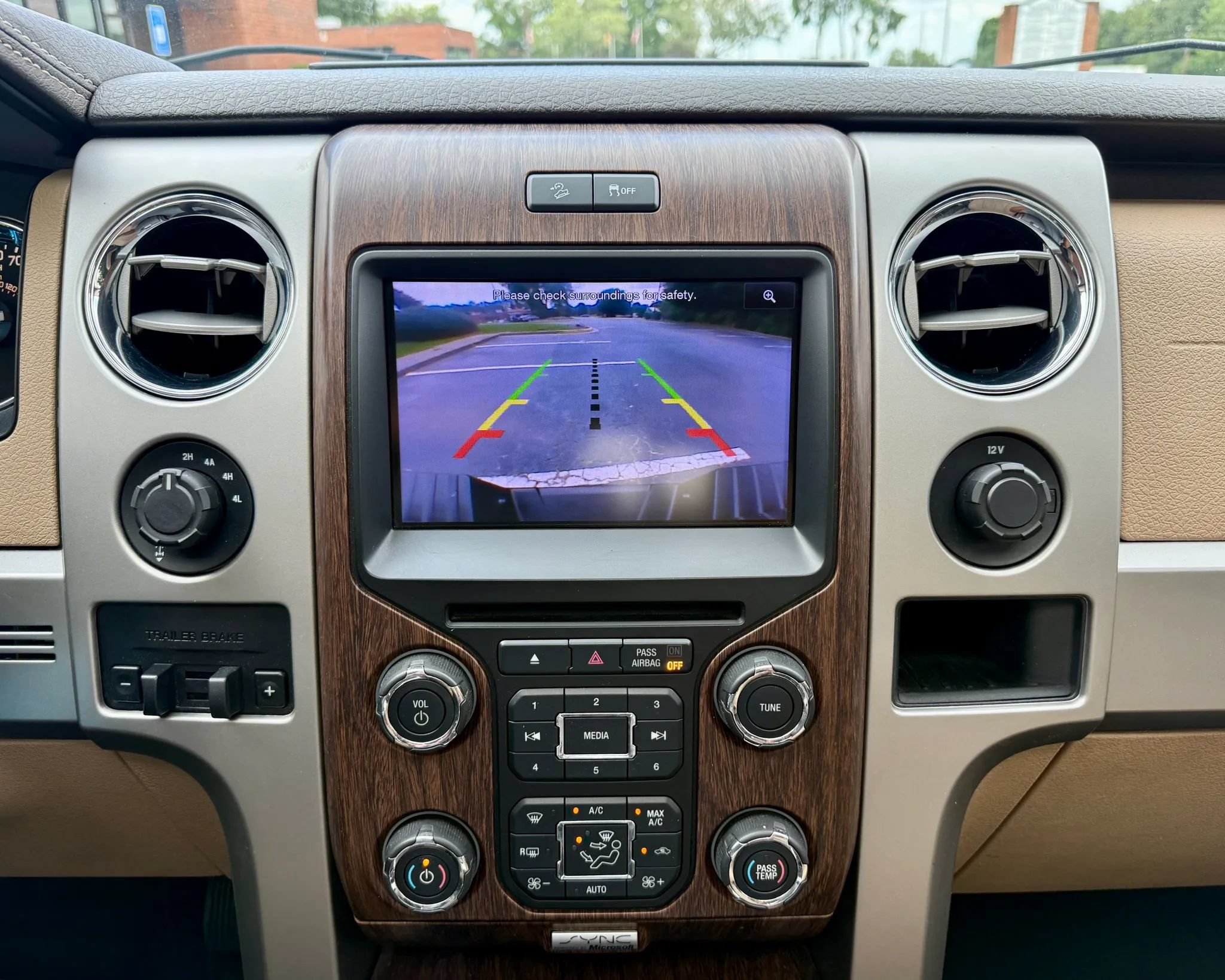 Used 2013 Ford F150 Lariat w/ Luxury Equipment Group AWD/4WD image 28