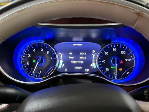 Used 2020 Chrysler Pacifica Limited FWD image 39