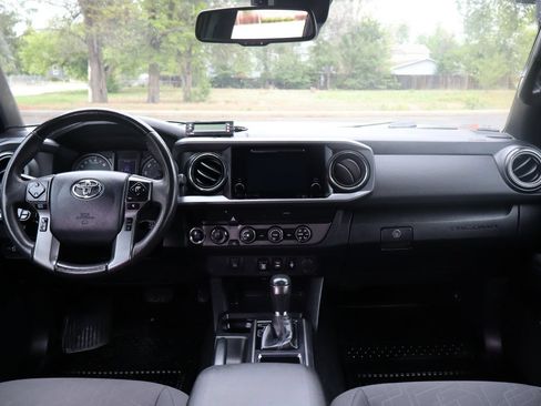 Used 2019 Toyota Tacoma TRD Off-Road AWD/4WD image 17
