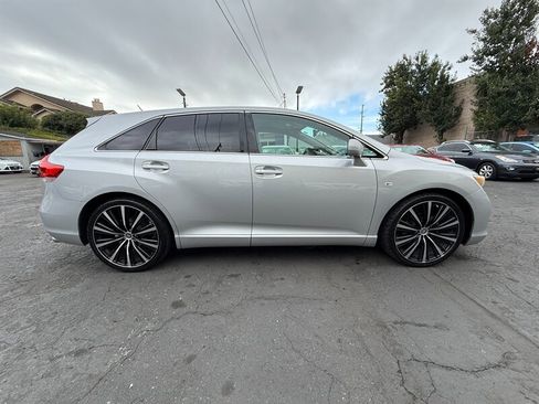 Used 2009 Toyota Venza image 4