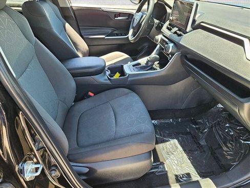Certified 2025 Toyota RAV4 XLE FWD image 18