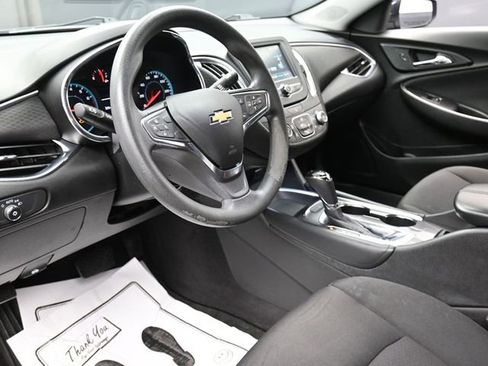Used 2018 Chevrolet Malibu LT FWD image 14