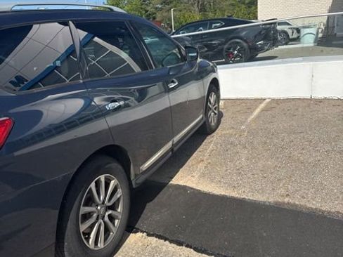 Used 2015 Nissan Pathfinder SL w/ Trailer Tow Package AWD/4WD image 9