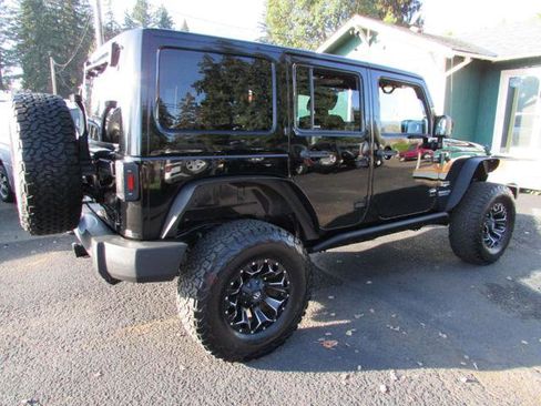 Used 2012 Jeep Wrangler Unlimited Sahara image 4